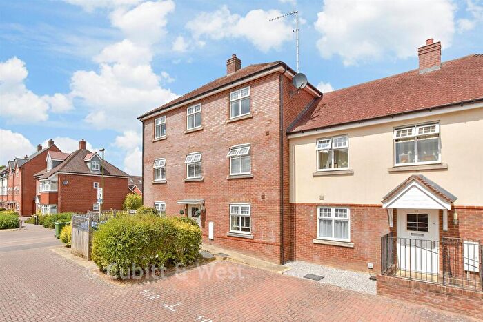 2 Bedroom Flat For Sale In Ellis Road, Broadbridge Heath, West Sussex, RH12