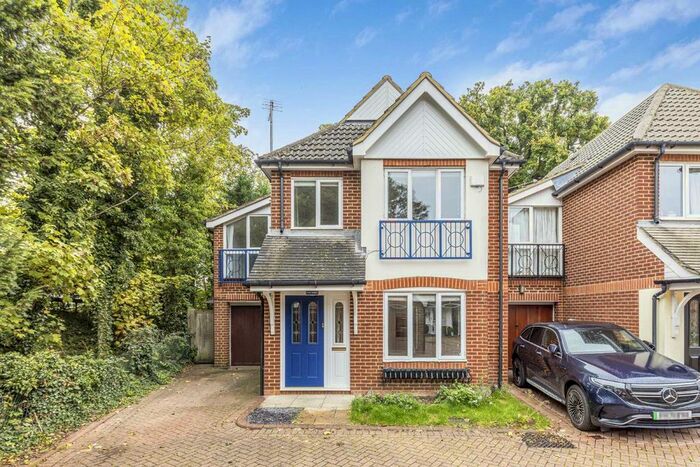 4 Bedroom Semi-Detached House To Rent In Portmore Quays, Weybridge, KT13