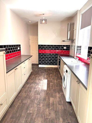 4 Bedroom Terraced House To Rent In Windsor Road, Droylsden, M43