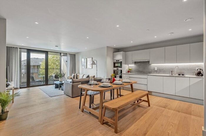 5 Bedroom House Of Multiple Occupation To Rent In Camden Street, London, NW1