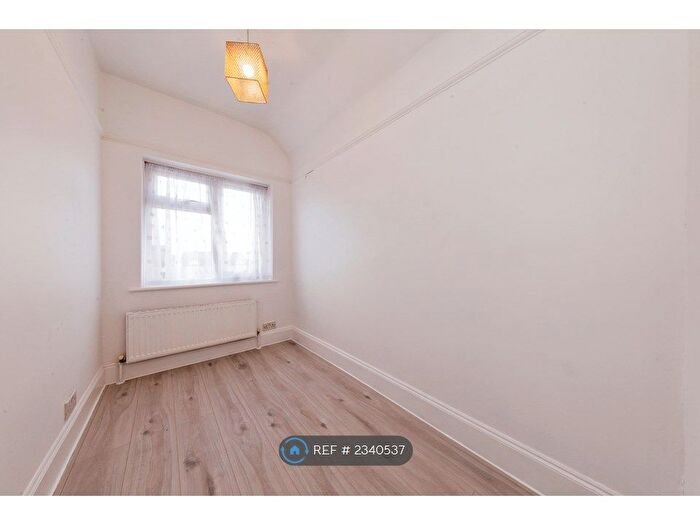 3 Bedroom End Of Terrace House To Rent In The Glade, Croydon, CR0