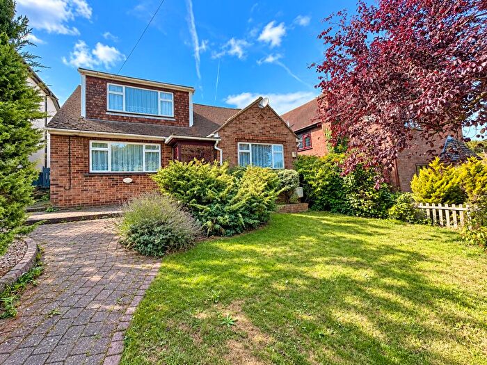 3 Bedroom Detached House For Sale In High Road, Laindon, Basildon, Essex, SS16