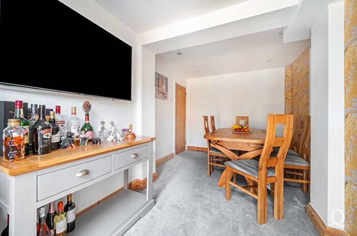 3 Bedroom Semi-detached House For Sale In Puttney Drive, Church Milton, Sittingbourne, Kent, ME10