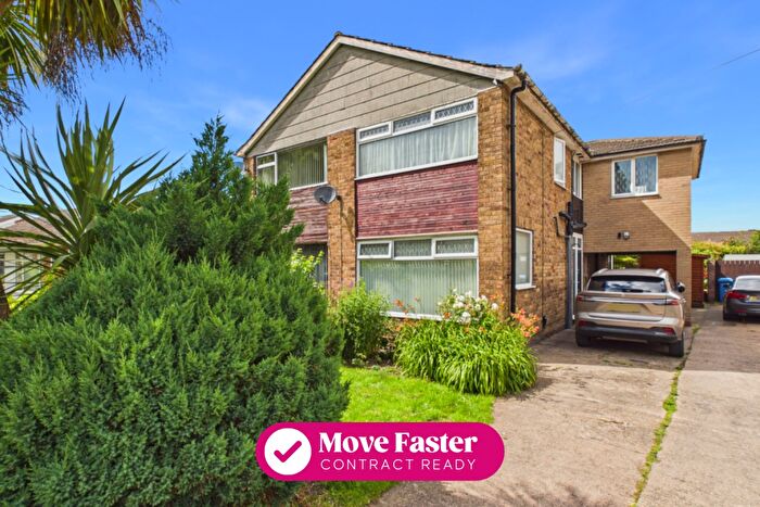 3 Bedroom Semi-Detached House For Sale In Compass Road, Hull, HU6