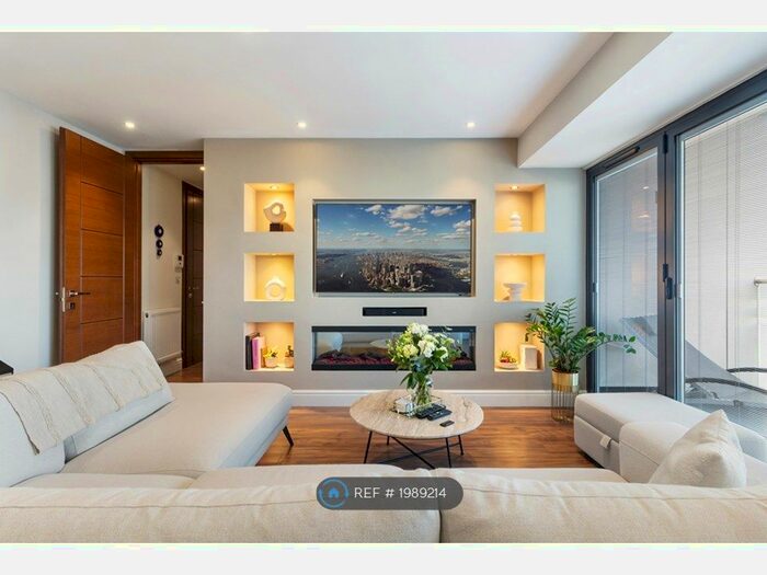 2 Bedroom Flat To Rent In Charlotte Court, Barnet, EN4