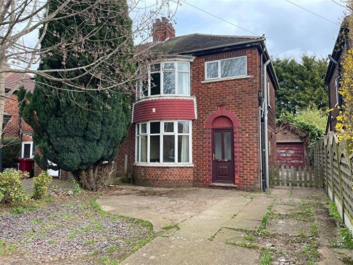 3 Bedroom Semi-Detached House For Sale In Peacock Street, Scunthorpe, DN17