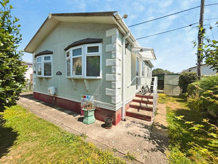 2 Bedroom Park Home For Sale In Priors Walk, St. Johns Priory, Lechlade, GL7