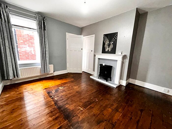 2 Bedroom Flat For Sale In Rothbury Avenue, Gateshead, NE10