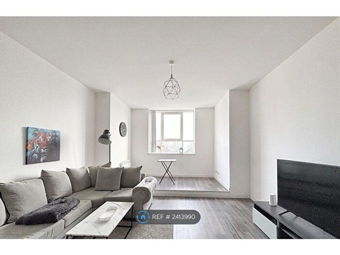 1 Bedroom Flat To Rent In Card House, Bradford, BD9