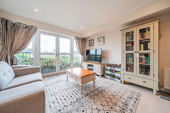 2 Bedroom Flat For Sale In Jefferson House, Stevenage, Hertfordshire, SG1