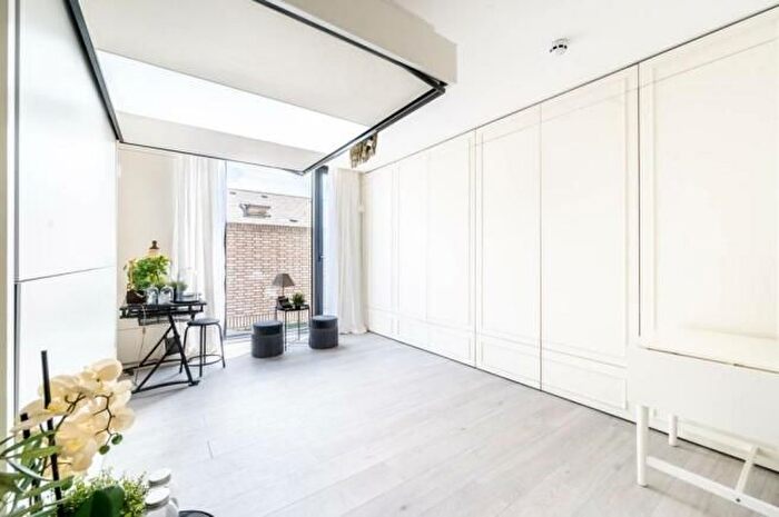 Studio To Rent In Loftus Road, London, London, W12