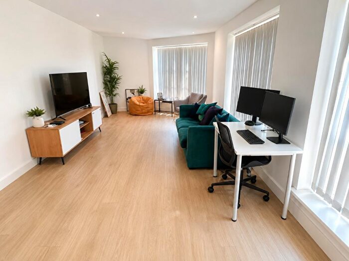 2 Bedroom Apartment To Rent In Bradford Street, Digbeth, Birmingham, West Midlands, B12