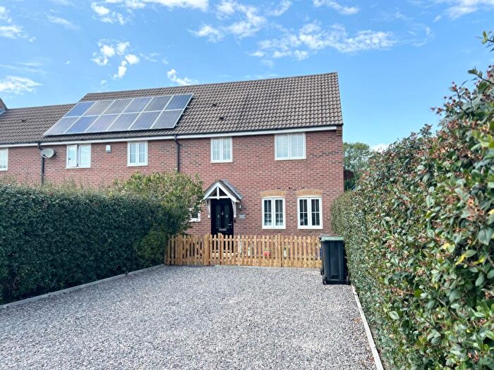 3 Bedroom Semi-Detached House For Sale In Holbury, Southampton, Hampshire, SO45