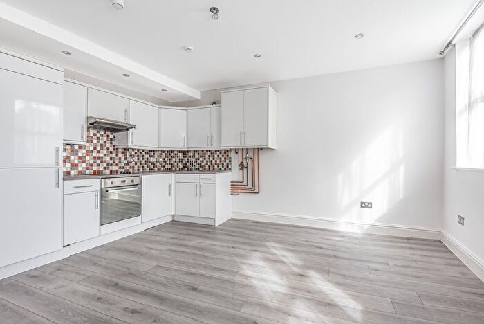 2 Bedroom Flat To Rent In Dulwich Road, London, SE24