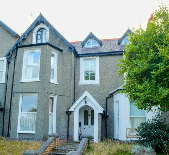 3 Bedroom Flat For Sale In Off Station Road, Llanfairfechan, LL33