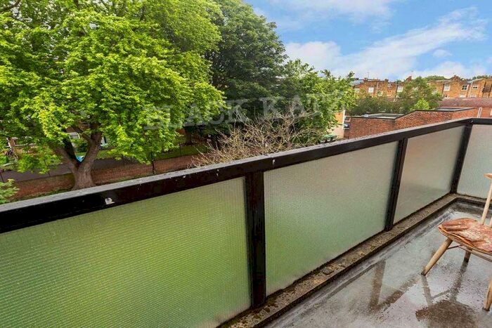 3 Bedroom Flat To Rent In Lindsey Mews, N1