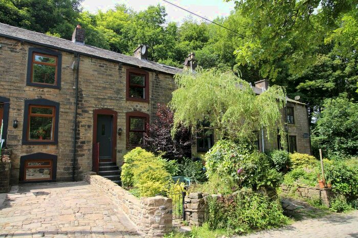 2 Bedroom Cottage To Rent In Huddersfield Road, Newhey, OL16