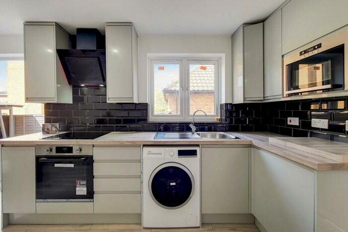 6 Bedroom House To Rent In Tollgate Road, Beckton, London, E6