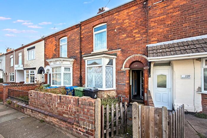 3 Bedroom Terraced House For Sale In Heneage Road, Grimsby, DN32