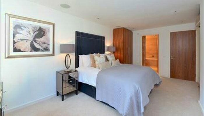 2 Bedroom Flat To Rent In Young Street, London, W8