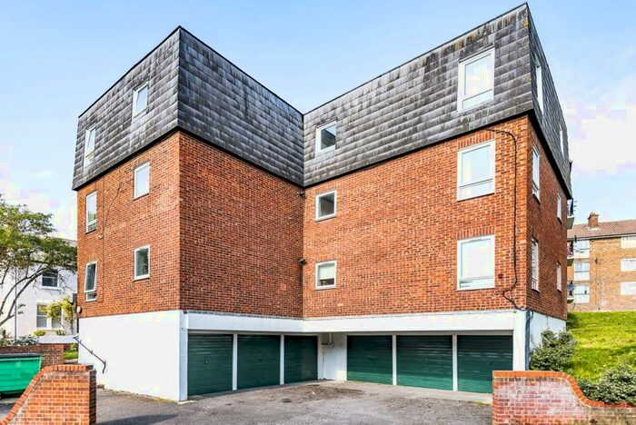 Garage / Parking To Rent In High View Road London, SE19