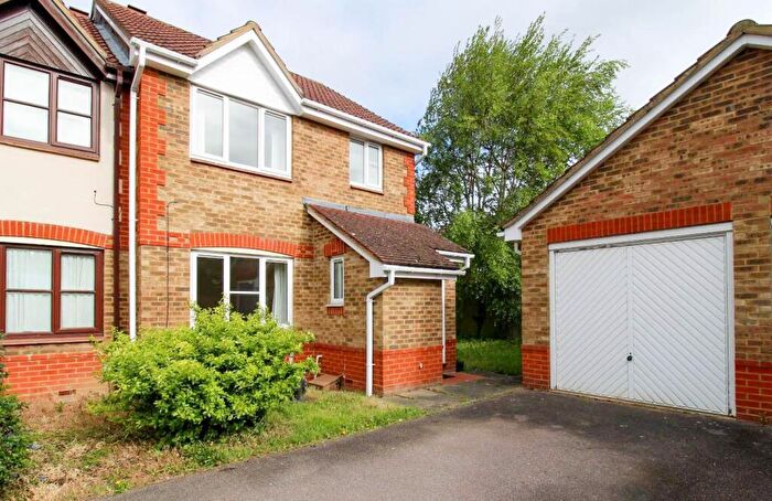 3 Bedroom End Of Terrace House For Sale In Moore Close, Cambridge, CB4