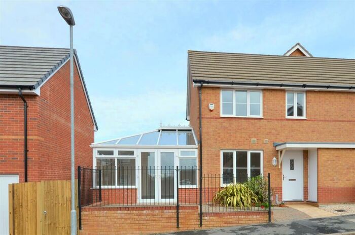 2 Bedroom End Of Terrace House To Rent In Albert Way, Whippingham, PO32