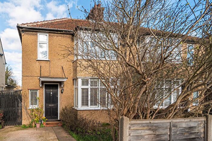 4 Bedroom Semi-detached House For Sale In Prospect Road, St. Albans, AL1