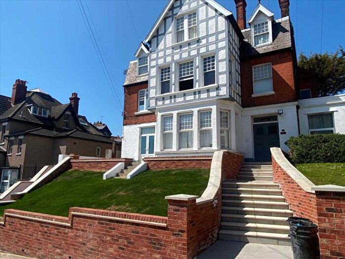 2 Bedroom Apartment To Rent In Westcliff On Sea, SS0