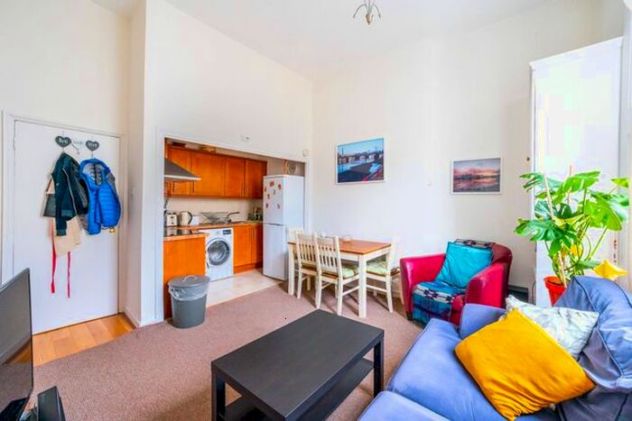 2 Bedroom Flat To Rent In Eardley Crescent, Earls Court, London, SW5