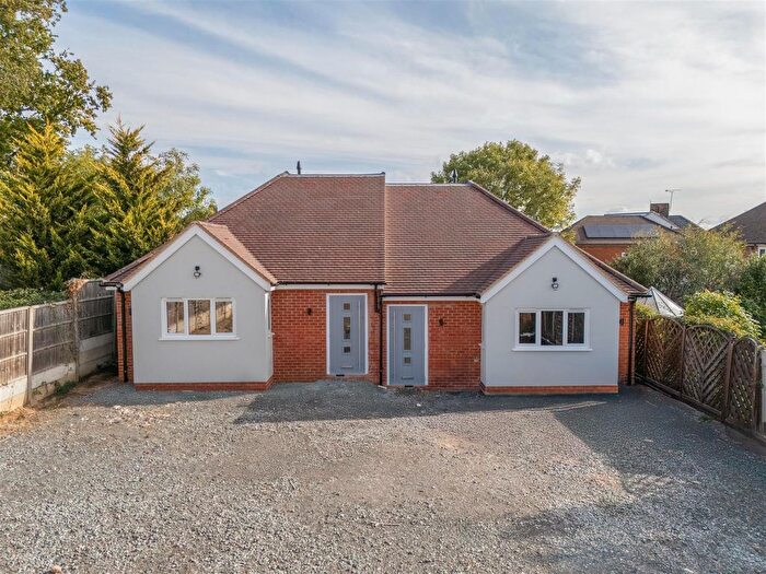3 Bedroom Detached Bungalow For Sale In Peachtree Close, Hainault, IG6
