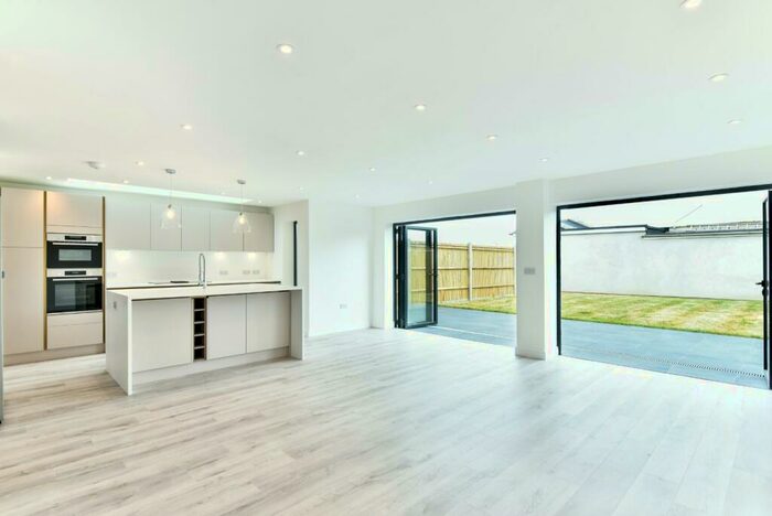 4 Bedroom Link Detached House To Rent In Harbour Way, Shoreham By Sea, West Sussex, BN43