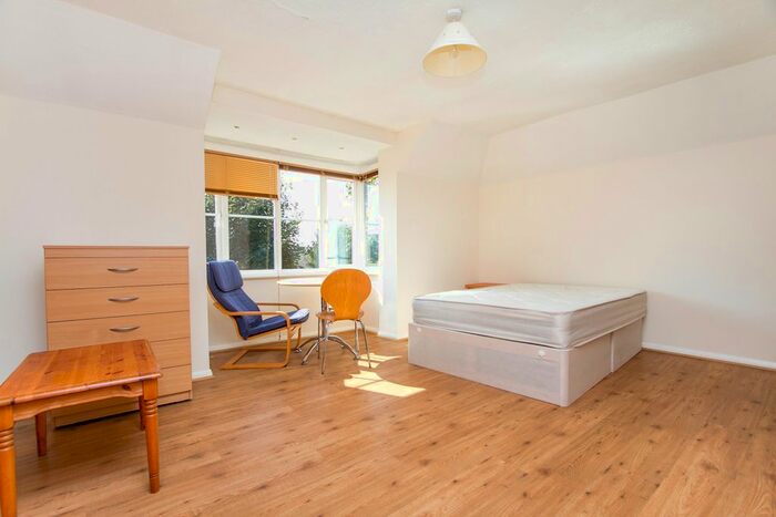 Studio To Rent In High Street, Edgware, HA8