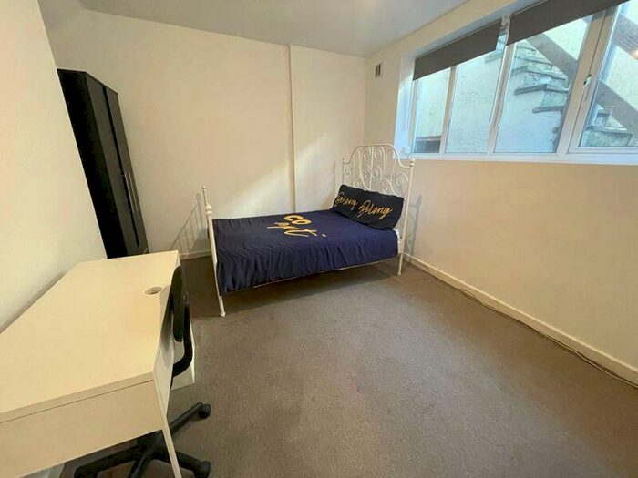 2 Bedroom Flat To Rent In Upper Lewes Road, Brighton, BN2