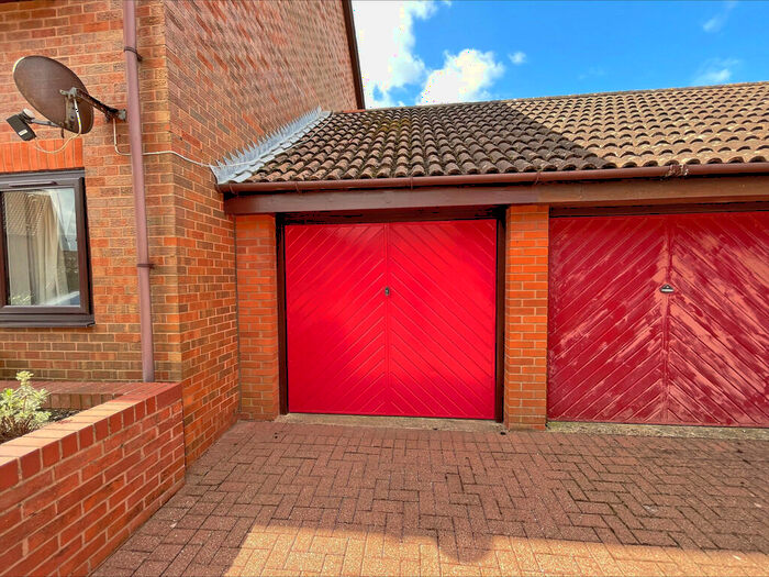 Garage / Parking To Rent In Garage, Sennen Place, Port Solent, PO6