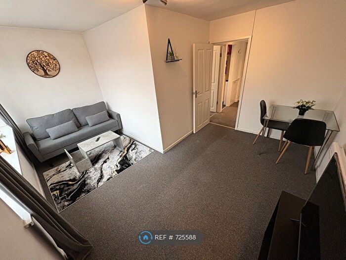 1 Bedroom Flat To Rent In Brook Road, Manchester, M14