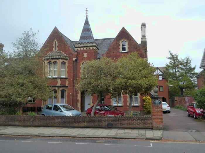 2 Bedroom Flat To Rent In Flat, Underwood House MK40