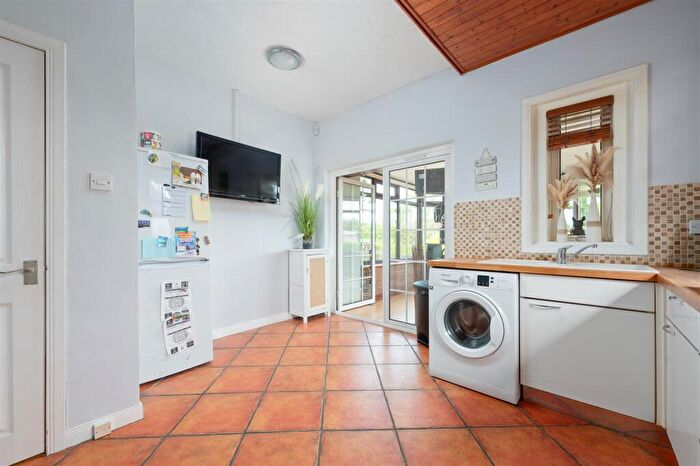 2 Bedroom Semi-Detached Bungalow For Sale In Arthur Street, Dunfermline, KY12