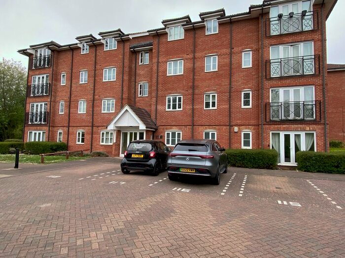 2 Bedroom Flat To Rent In Winnipeg Way, Broxbourne, EN10