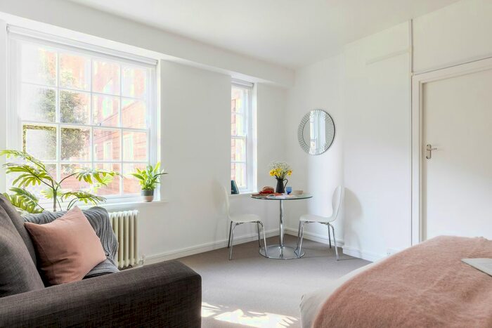 Studio To Rent In Howard House, Dolphin Square, Chichester Street, London Lx, London, SW1V