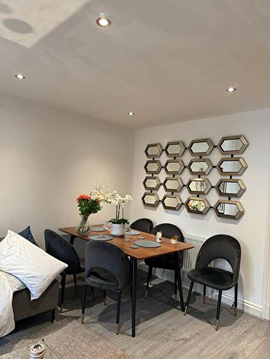 3 Bedroom Flat To Rent In Palgrave Gardens, London, NW1