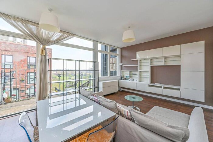 1 Bedroom Flat To Rent In Albany Road, Elephant And Castle, London, SE5