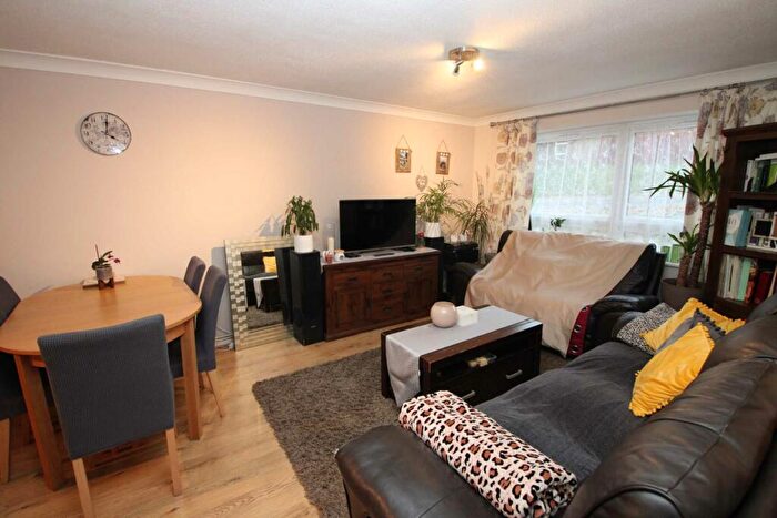 2 Bedroom Flat To Rent In Northend, Hemel Hempstead, HP3