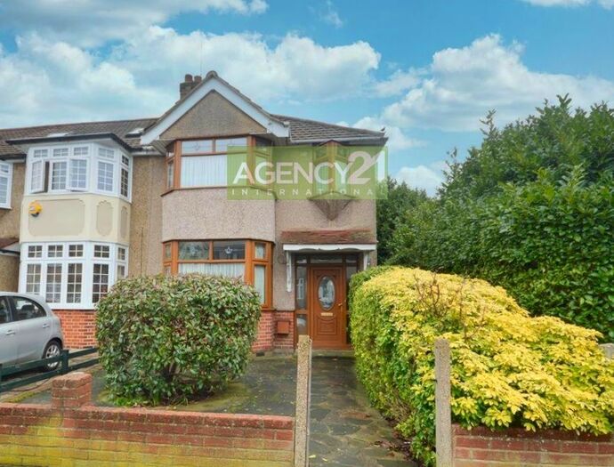 3 Bedroom Terraced House To Rent In Rom Crescent, Romford RM7