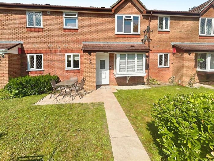 2 Bedroom Maisonette To Rent In Lea Court, Farnham, Surrey, GU9