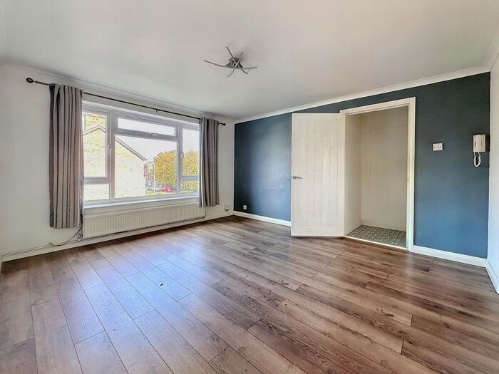 2 Bedroom Flat To Rent In Granville Road, Sidcup, DA14