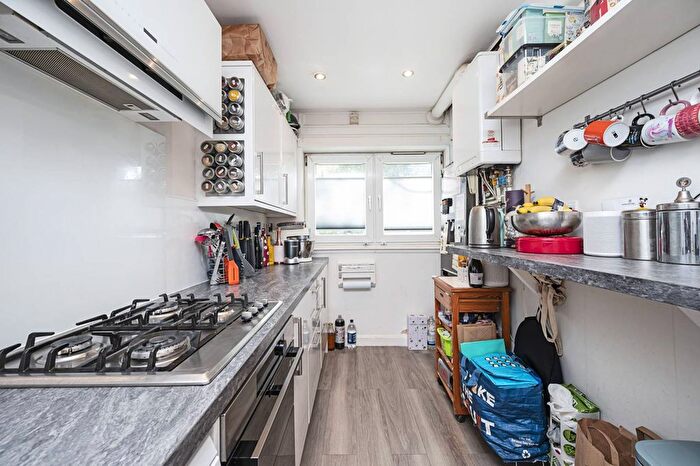 3 Bedroom Flat To Rent In Penton Rise, King's Cross, London, WC1X