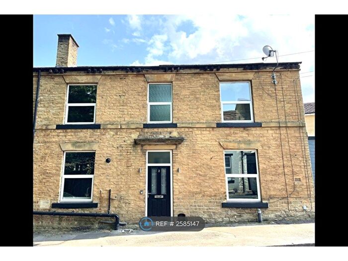 4 Bedroom Terraced House To Rent In Valley Road, Cleckheaton, BD19