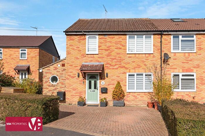 3 Bedroom Semi-Detached House For Sale In Palmers Grove, Nazeing, EN9