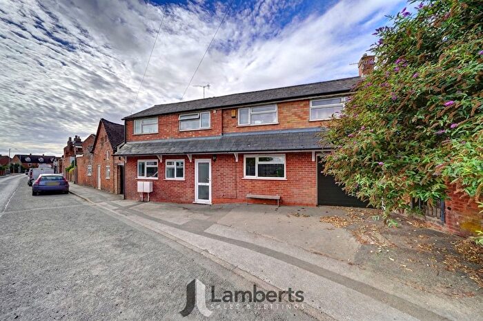 2 Bedroom Flat For Sale In School Road, Evesham, WR11